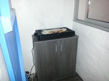 loggia avec coin repas + plancha avec baie coulissantes