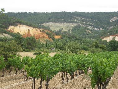 Maison de vacances �/en/au rustrel (Vaucluse)ou appartement ou maison de vacances