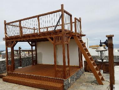 Pergola- sofa et table seront installees bientot