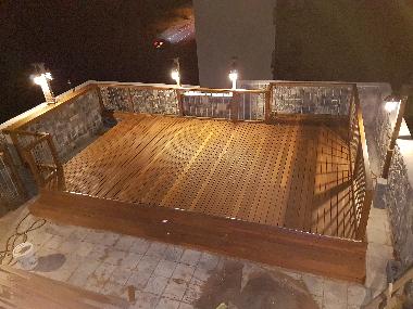 Grande Plateforme bois avec bassin a jet d