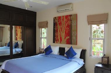 Chambre no1 avec lit king size , clim , ventilateur et tele ecran plat
