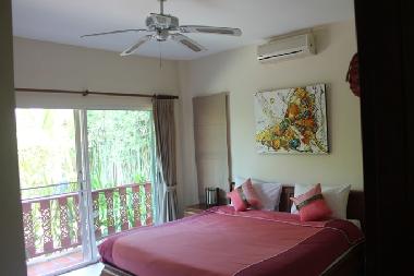 Chambre no2 avec lit king size , clim,ventilateur et tele ecran plat