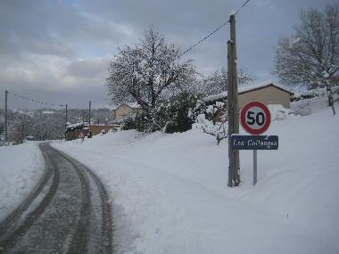 a l entree du hameau 