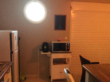 Coin cuisine avec micro ondes et Nespresso de marque Tassimo