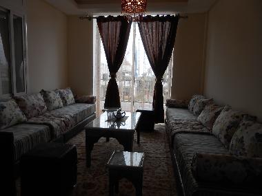 salon marocain avec acces a la terrasse avant