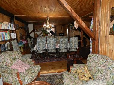 Pi�ce � vivre avec coin salon, salle � manger