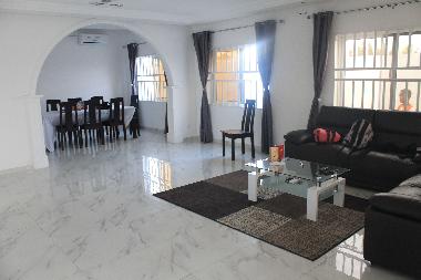 Villa �/en/au Lom� (Lome)ou appartement ou maison de vacances