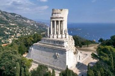 Maison de vacances /en/au Eze / La Turbie/ Monaco (Alpes-Maritimes)ou appartement ou maison de vacances