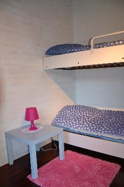 2 chambres avec lits superposs