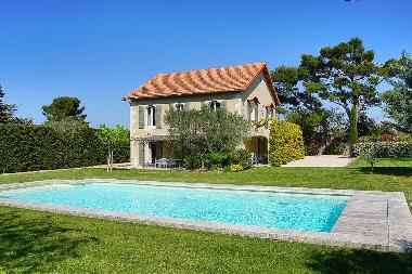 Maison de vacances �/en/au Eygali�res  (Bouches-du-Rh�ne)ou appartement ou maison de vacances