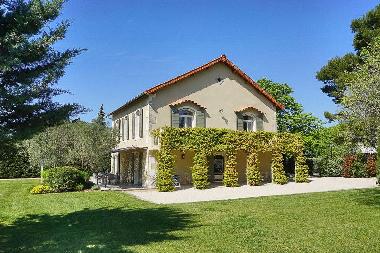 Maison de vacances �/en/au Eygali�res  (Bouches-du-Rh�ne)ou appartement ou maison de vacances