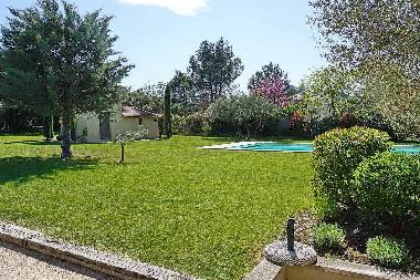 Maison de vacances �/en/au Eygali�res  (Bouches-du-Rh�ne)ou appartement ou maison de vacances