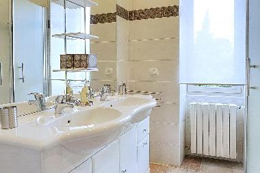 Maison de vacances �/en/au Eygali�res  (Bouches-du-Rh�ne)ou appartement ou maison de vacances