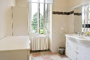 Maison de vacances �/en/au Eygali�res  (Bouches-du-Rh�ne)ou appartement ou maison de vacances