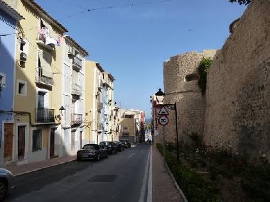 Juste cette rue  descendre et on est  la plage