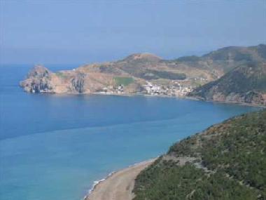 Vue  sur la plage de rwiyiss et vue de loin vers el jebha 