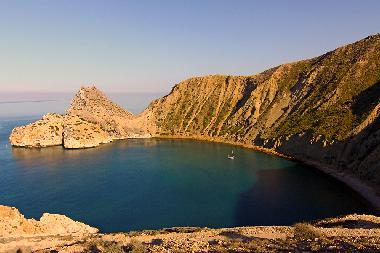 Vue en hauteur vers la plage de marsadar 