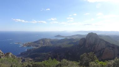 Appartement de vacances �/en/au AGAY (Var)ou appartement ou maison de vacances