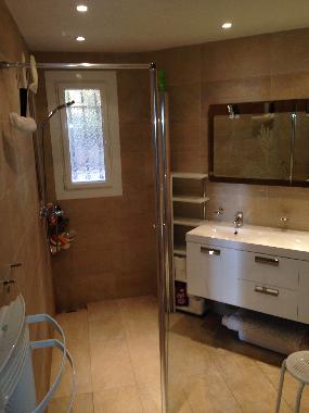 Maison de vacances /en/au Thoule sur mer (Alpes-Maritimes)ou appartement ou maison de vacances