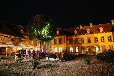 Palais / Chteau /en/au Sainte Colombe (Cte-d