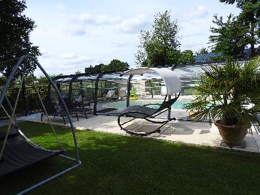 La piscine et la terrasse quipe d