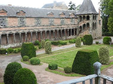 Le chteau de Chteaubriant situ  15 mn du gte