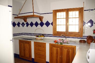 Cuisine enti�rement �quip�e:  R�frig�rateur, cong�lateur, lave-l