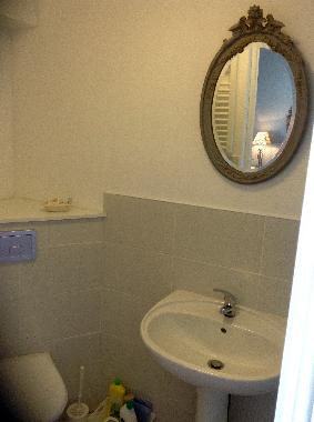 Chambre avec petit d�jeuner �/en/au Lauzun (Lot-et-Garonne)ou appartement ou maison de vacances