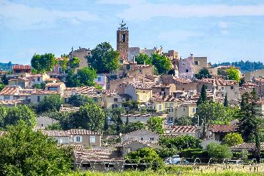 Maison de vacances �/en/au Pourri�res (Var)ou appartement ou maison de vacances