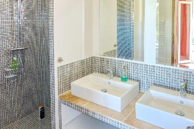 Maison de vacances �/en/au Pourri�res (Var)ou appartement ou maison de vacances