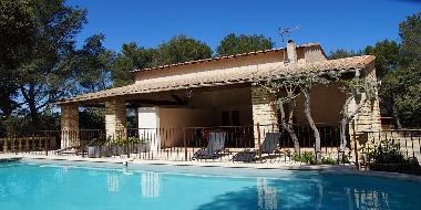 Maison de vacances /en/au GRANS (Bouches-du-Rhne)ou appartement ou maison de vacances