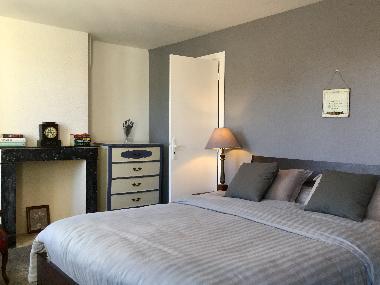 Chambre avec petit d�jeuner �/en/au Lauzun (Lot-et-Garonne)ou appartement ou maison de vacances