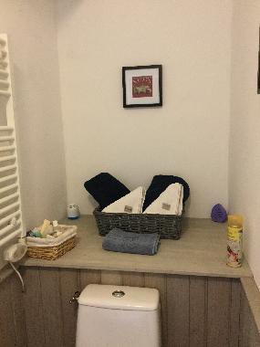 Chambre avec petit d�jeuner �/en/au Lauzun (Lot-et-Garonne)ou appartement ou maison de vacances