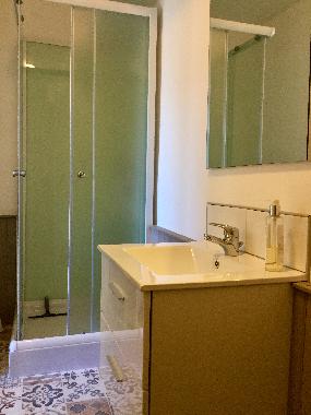 Chambre avec petit d�jeuner �/en/au Lauzun (Lot-et-Garonne)ou appartement ou maison de vacances