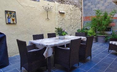 Chambre avec petit d�jeuner �/en/au Lauzun (Lot-et-Garonne)ou appartement ou maison de vacances