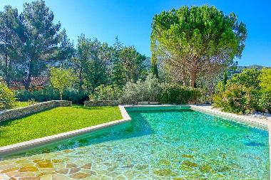 Maison de vacances �/en/au Vauvenargues (Bouches-du-Rh�ne)ou appartement ou maison de vacances