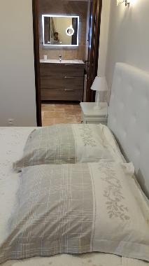 chambre et sa salle de bain 